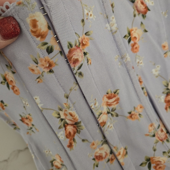 WEWOREWHAT Lace Corset - Picture 6 of 8